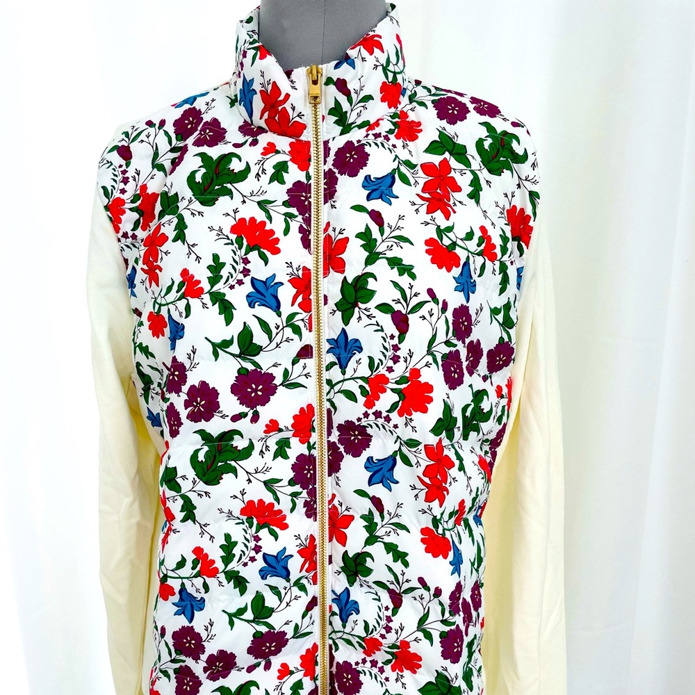 New authentic Escada set of matching jacket and pants. Soft cotton Streetwear.